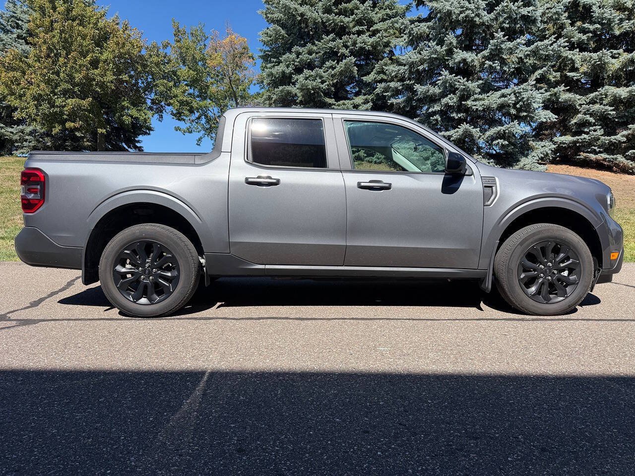 Used 2024 Ford Maverick Lariat w/ Black Appearance Package FWD image 2