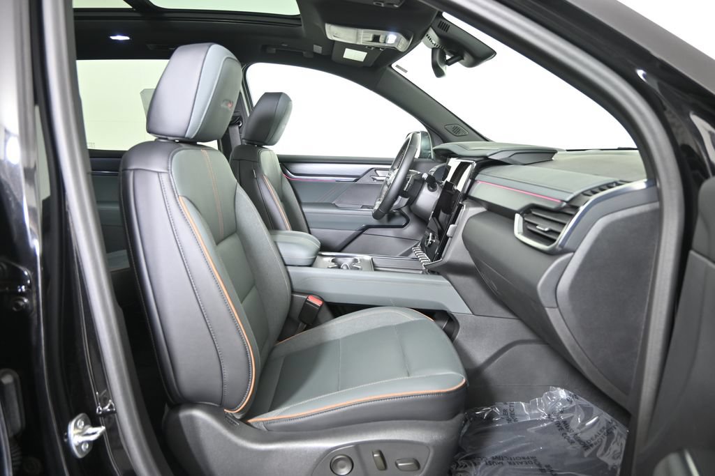Used 2024 GMC Acadia AT4 AWD/4WD image 13