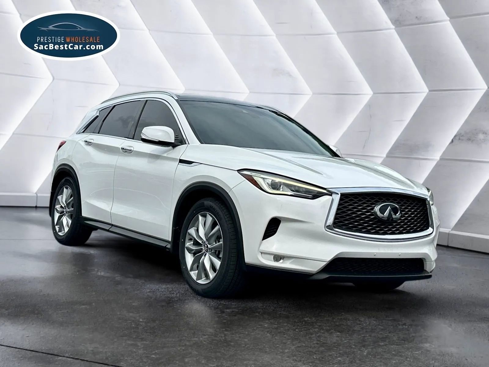 Used 2019 INFINITI QX50 Luxe w/ Navigation Package image 3