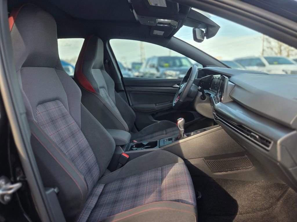 Used 2022 Volkswagen GTI SE FWD image 25