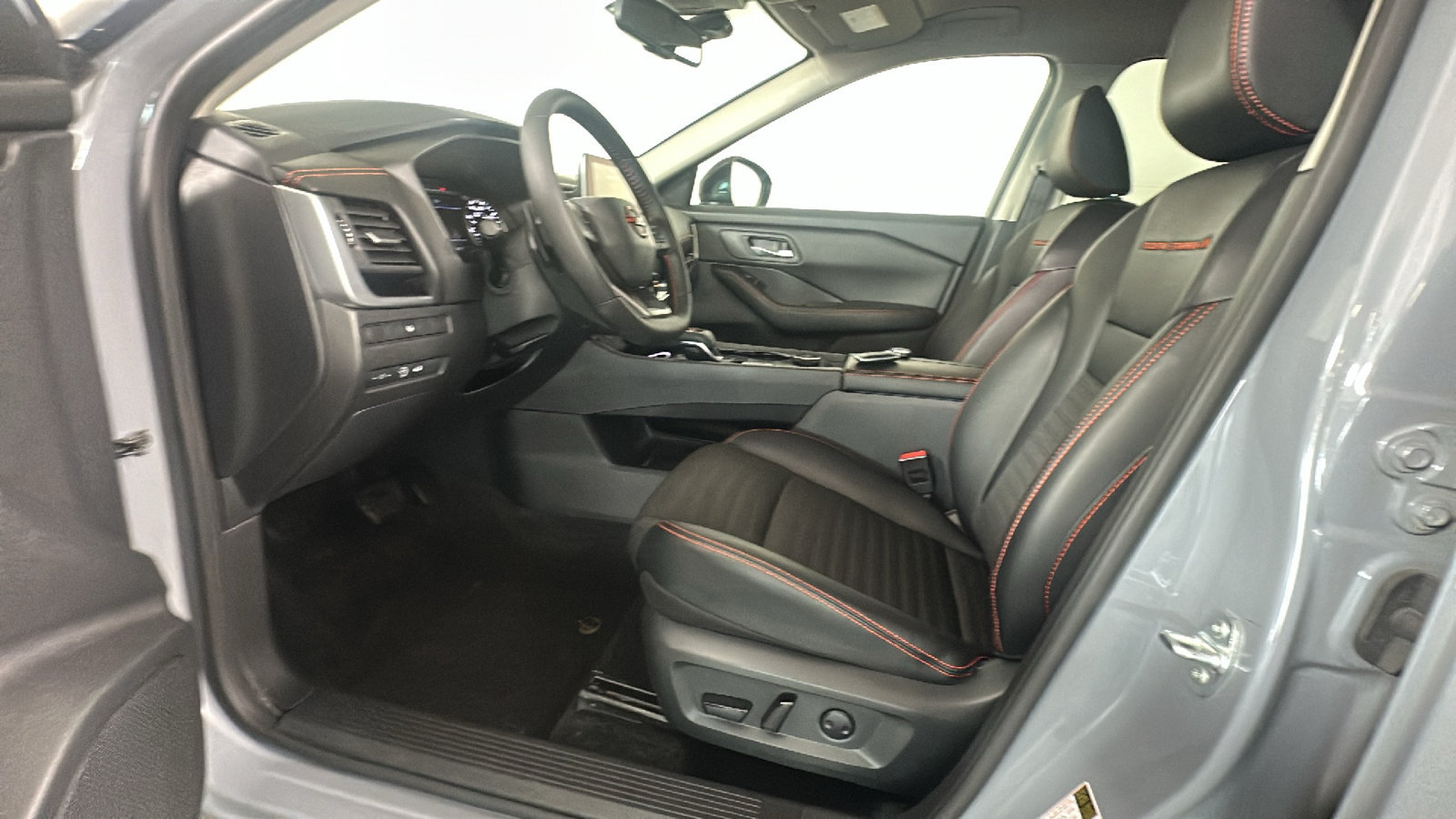 Used 2025 Nissan Rogue SV w/ Rock Creek Premium Package AWD/4WD image 12