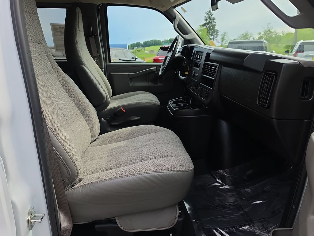 Certified 2025 Chevrolet Express 3500 LT w/ LT Preferred Equipment Group RWD image 27