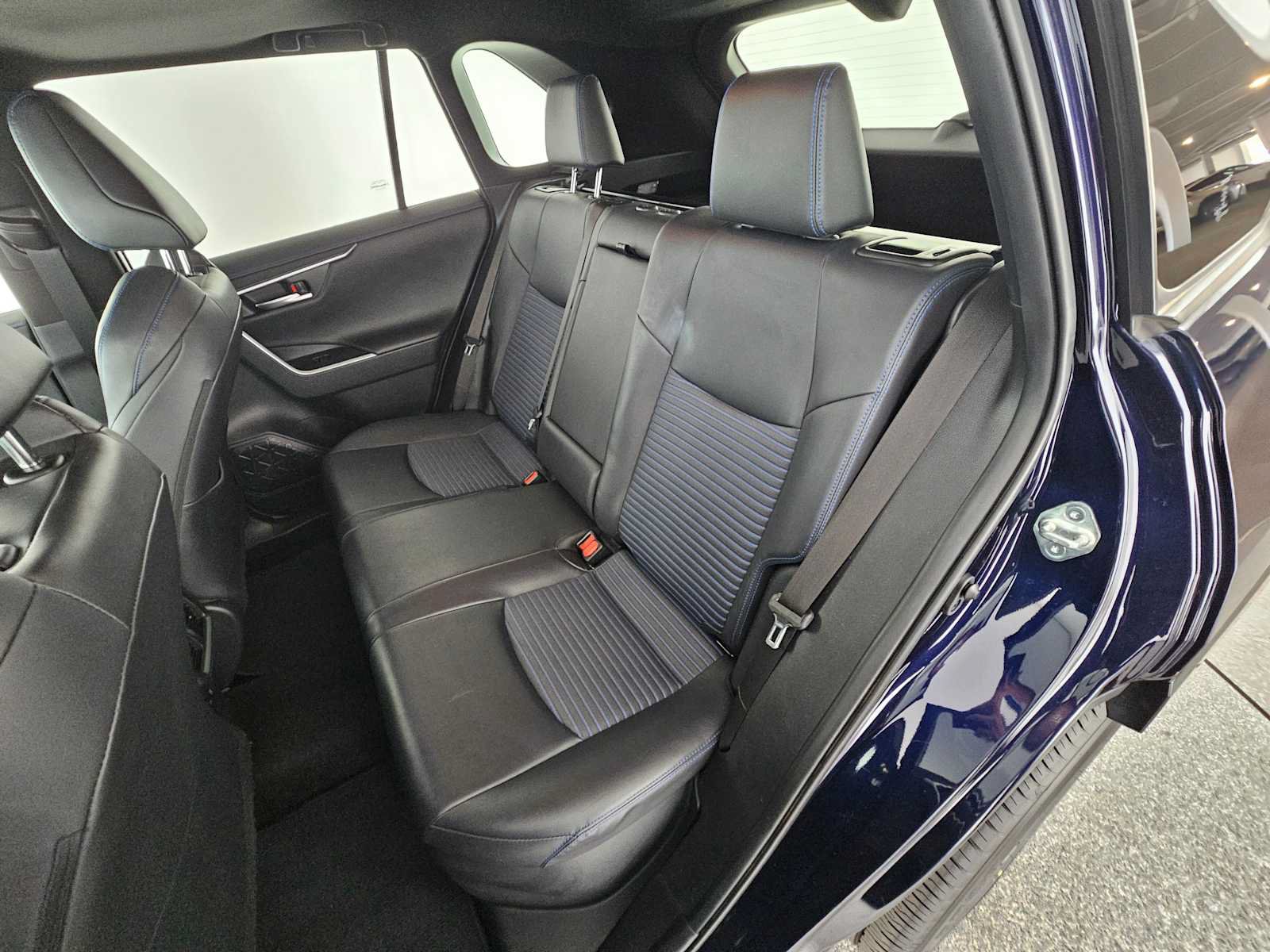 Used 2019 Toyota RAV4 XSE w/ XSE Weather Package AWD/4WD image 17