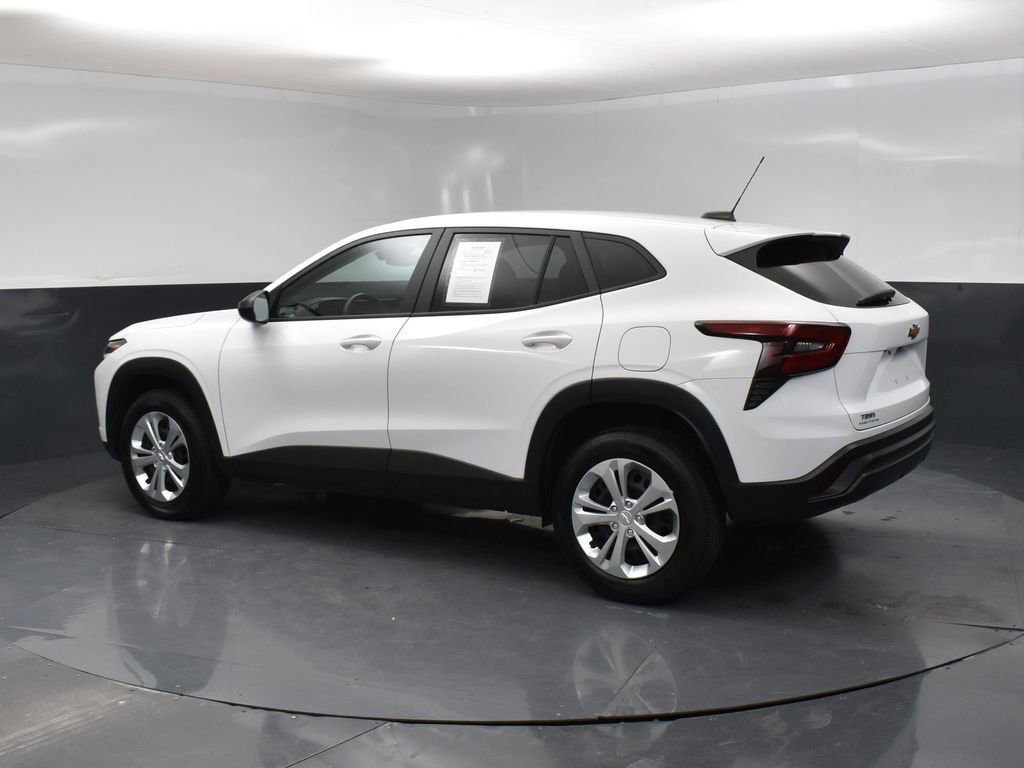 Used 2025 Chevrolet Trax LS image 4