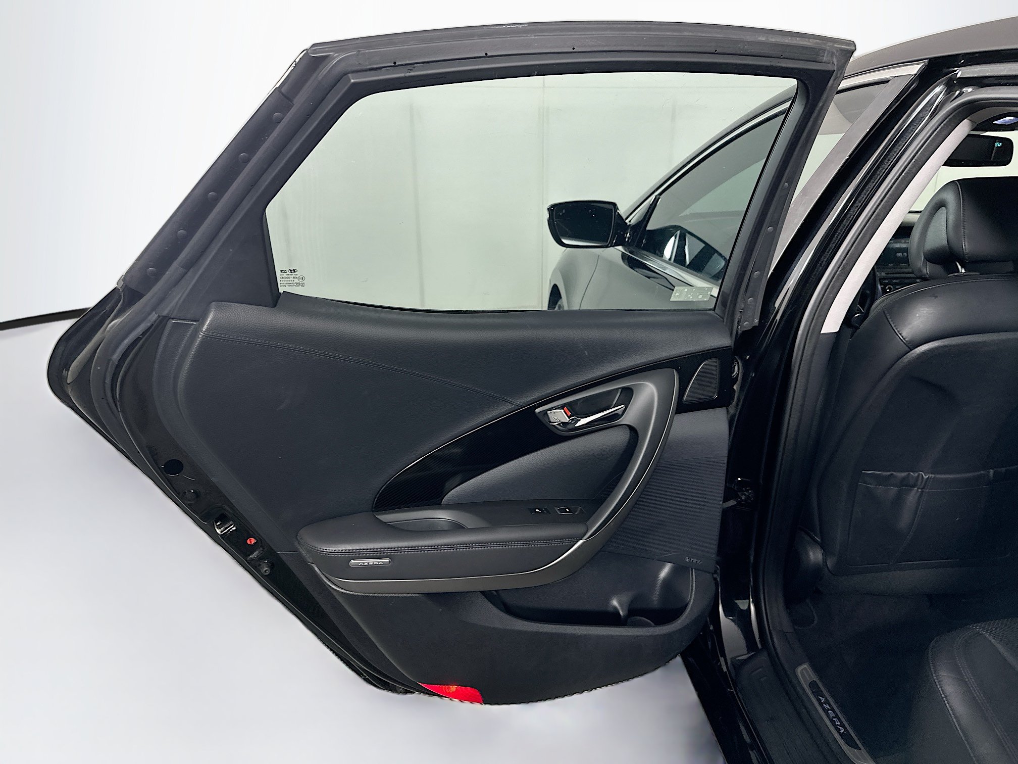 Used 2016 Hyundai Azera FWD image 25