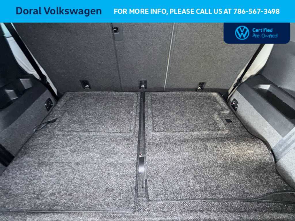 Used 2022 Volkswagen Tiguan SE R-Line FWD image 25