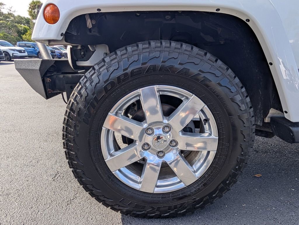 Used 2017 Jeep Wrangler Unlimited Sahara w/ Connectivity Group image 9