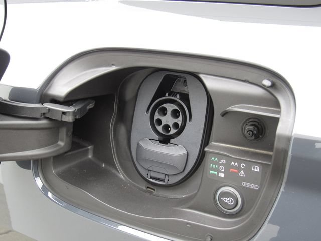 Used 2025 Audi Q6 e-tron Prestige AWD/4WD image 10