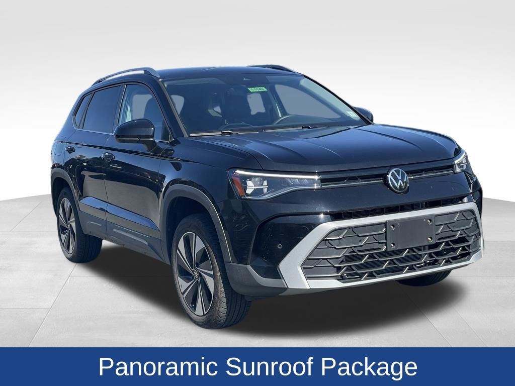 Certified 2025 Volkswagen Taos SE w/ Panoramic Sunroof Package image 3