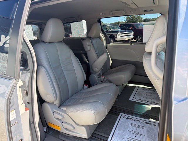 Used 2012 Toyota Sienna XLE w/ Entertainment Pkg FWD image 19