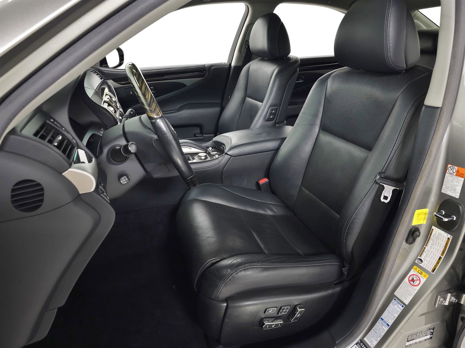 Used 2017 Lexus LS 460 AWD image 16