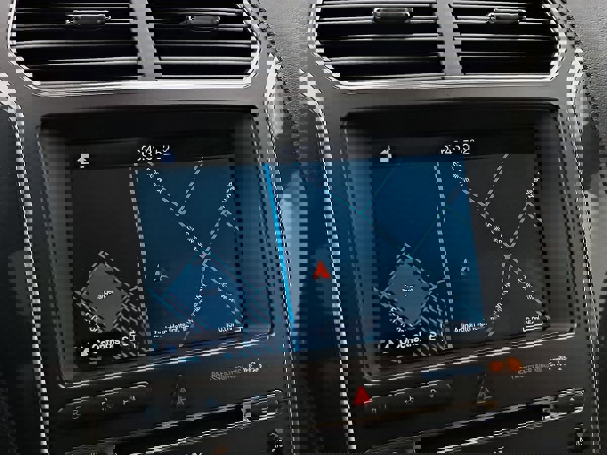 Used 2017 Ford Explorer Limited w/ Equipment Group 301A FWD image 17