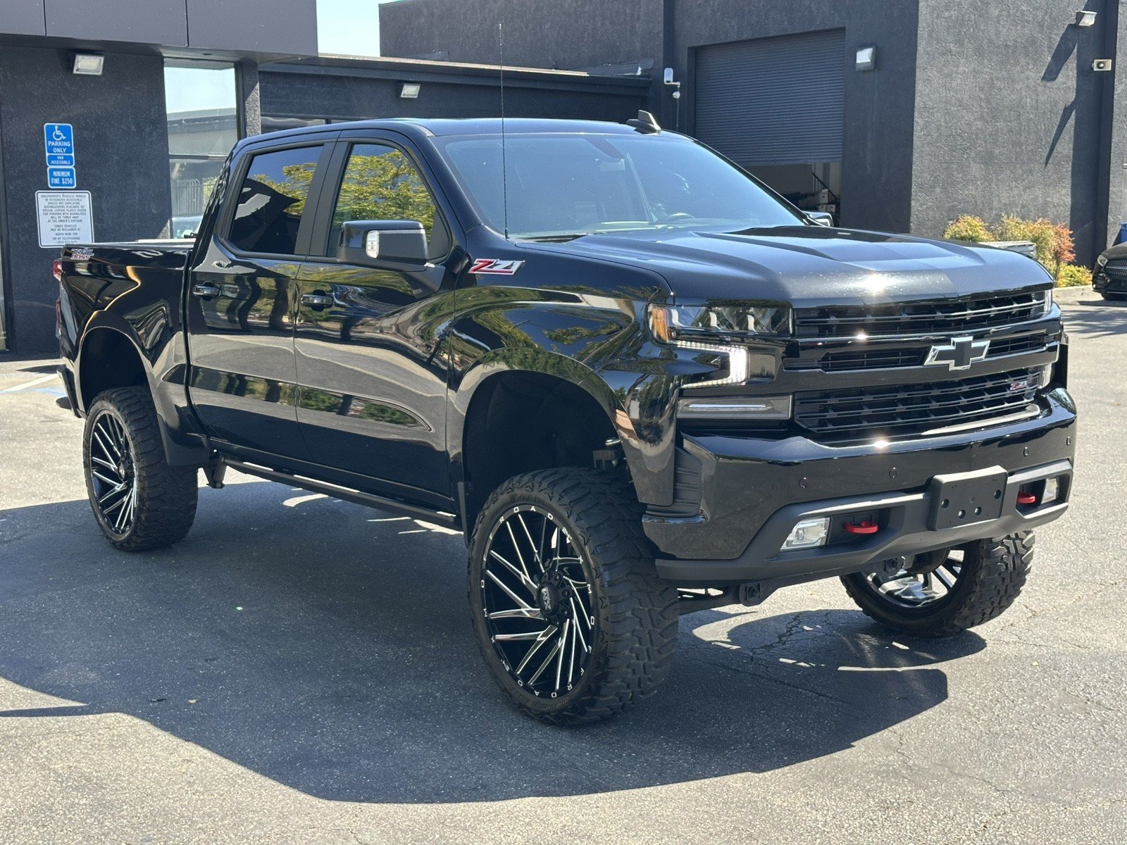 Used 2022 Chevrolet Silverado 1500 LT Trail Boss w/ LT Trail Boss Premium Package AWD/4WD image 7