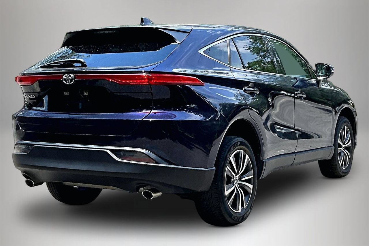 Used 2024 Toyota Venza LE AWD/4WD image 5