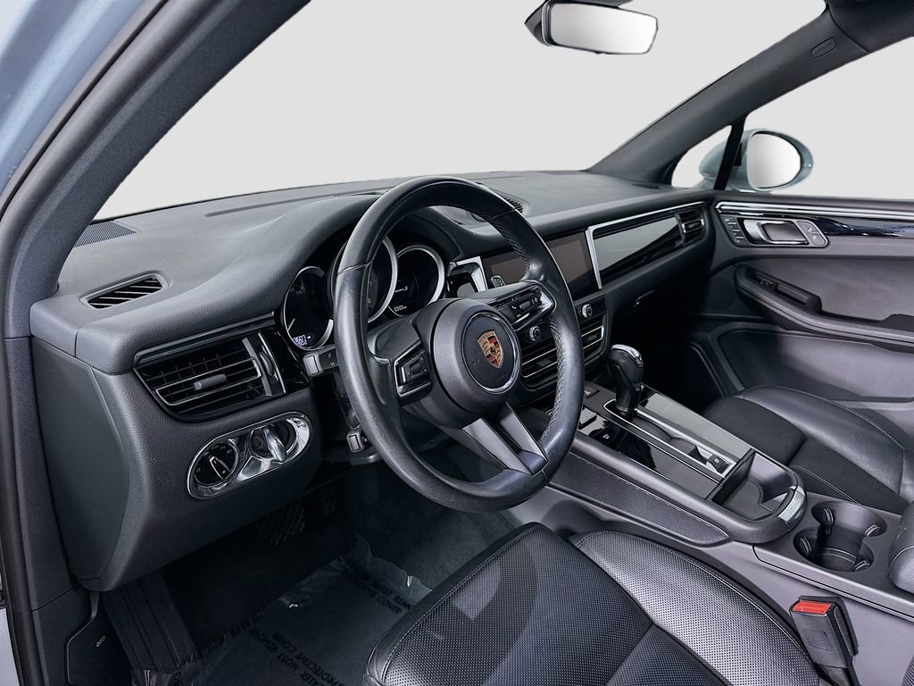 Certified 2023 Porsche Macan S AWD/4WD image 4