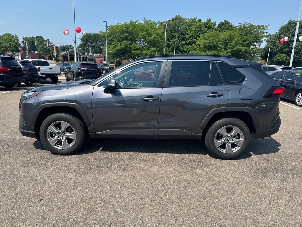 Used 2025 Toyota RAV4 XLE AWD/4WD image 4