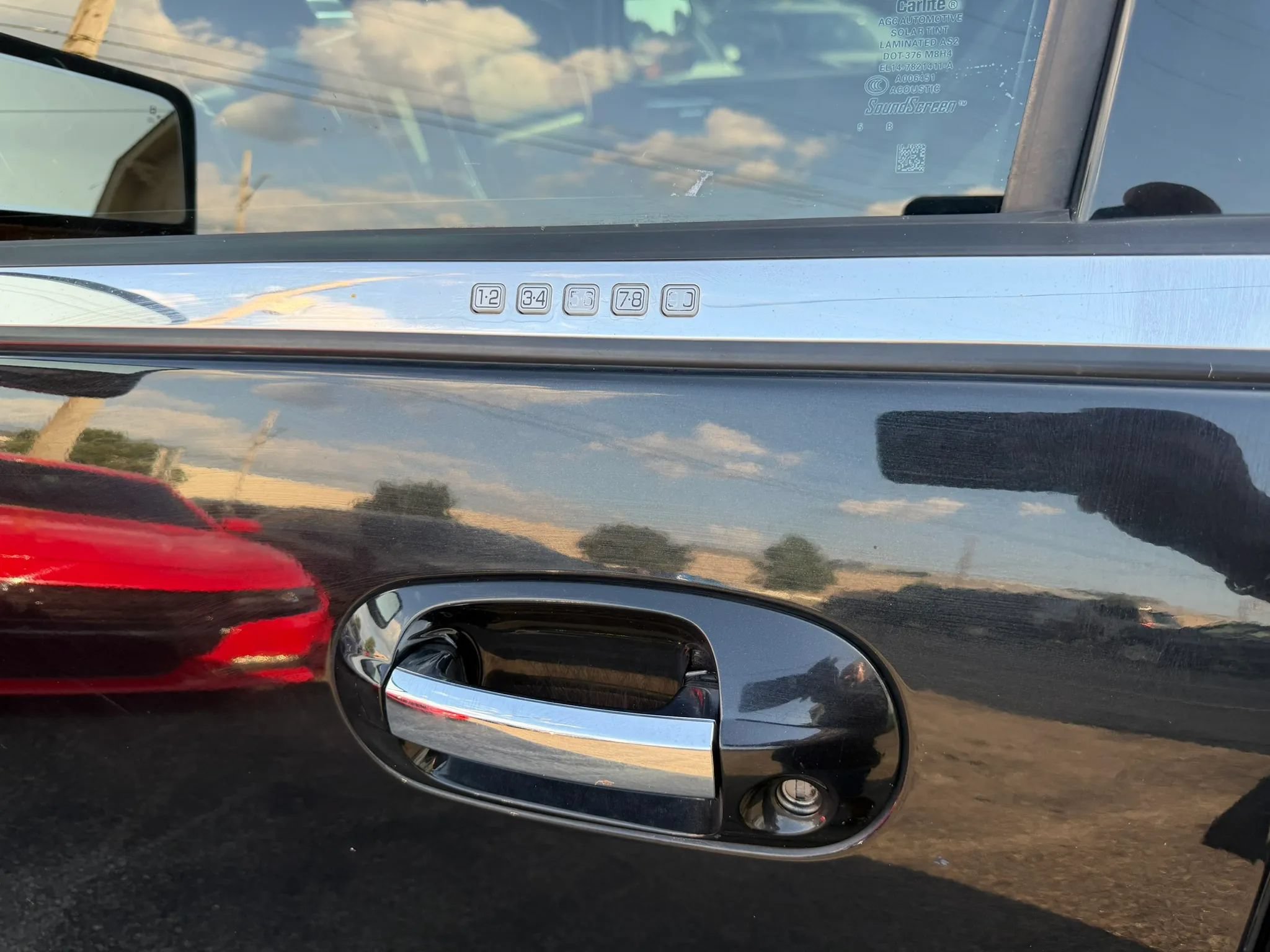 Used 2015 Lincoln Navigator 4WD image 65