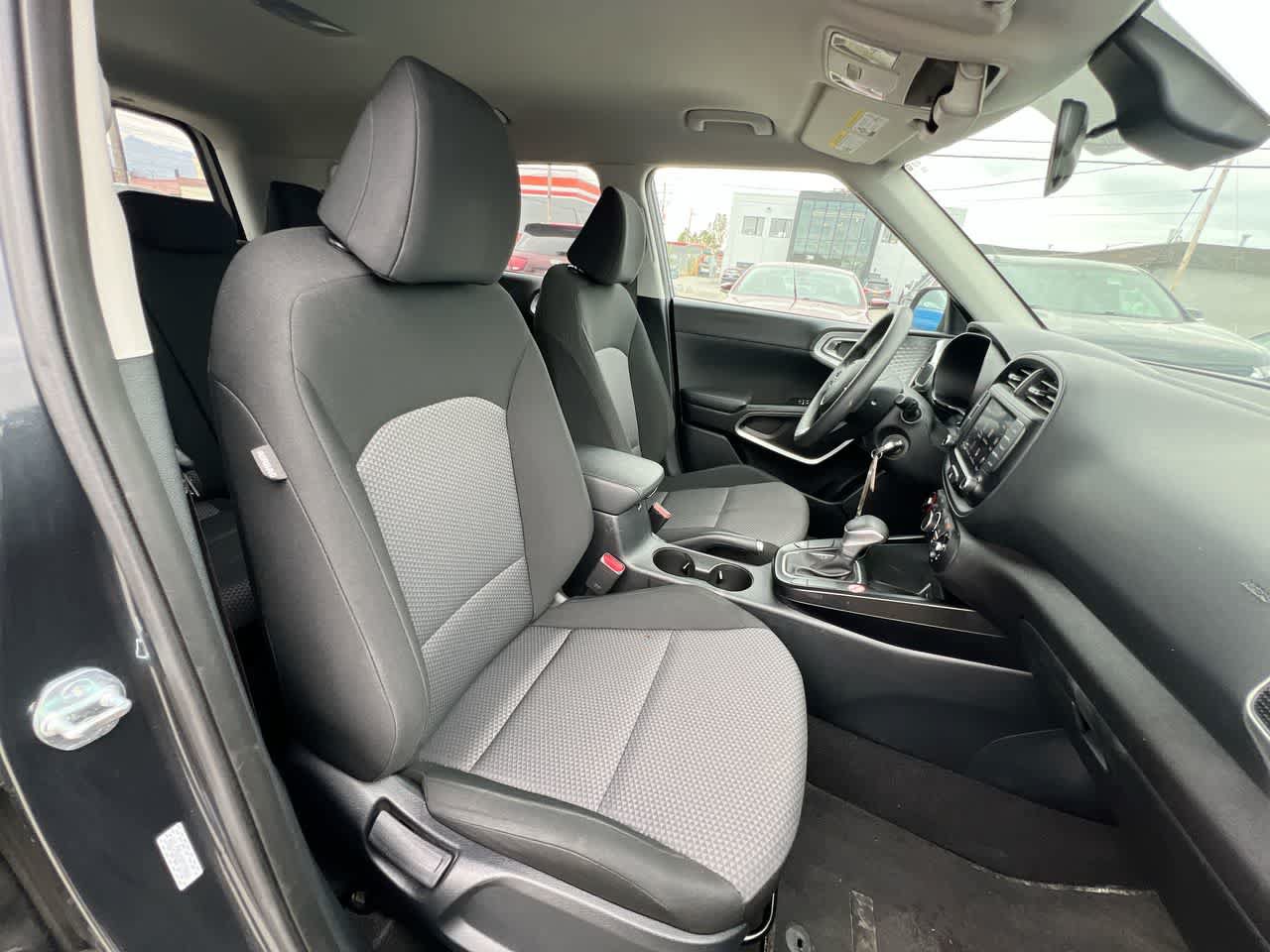 Used 2024 Kia Soul LX w/ Option Group 015 FWD image 28