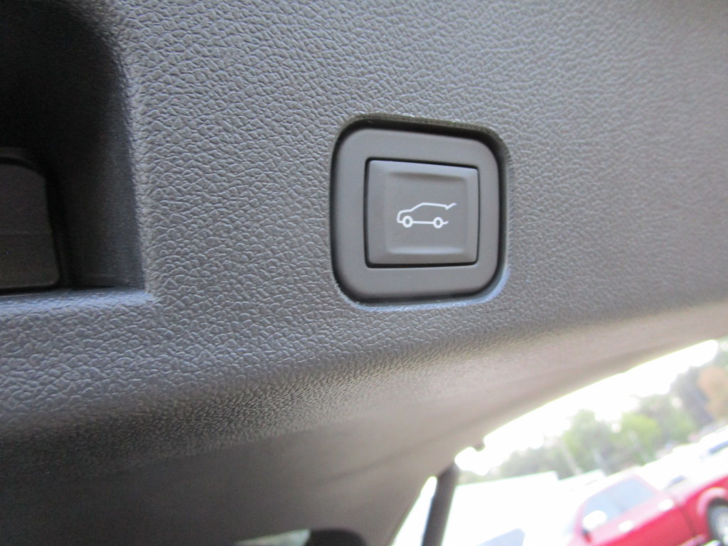 New 2027 Chevrolet Traverse Z71 w/ LPO, Floor Liner Package AWD/4WD image 15