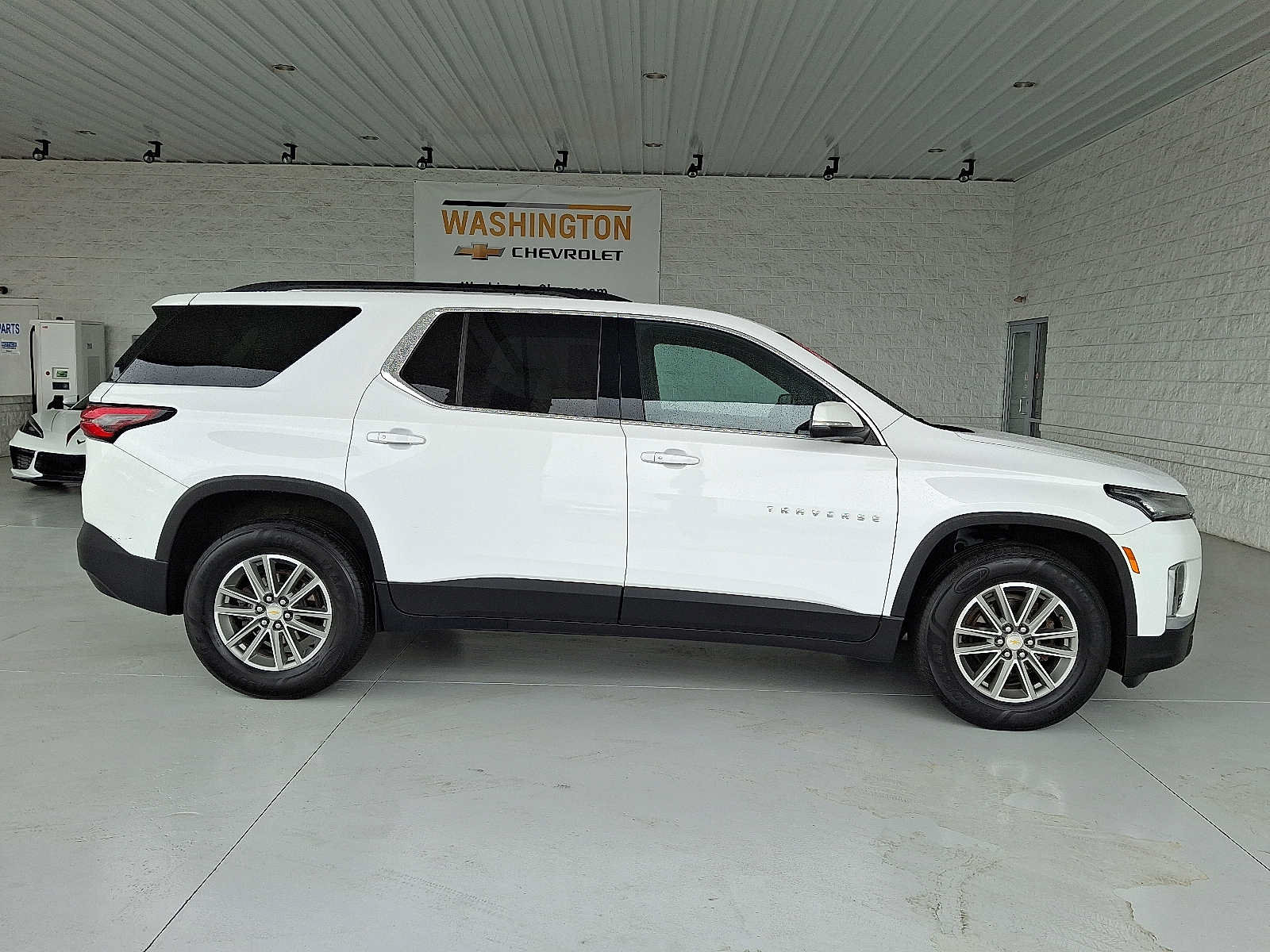 Used 2023 Chevrolet Traverse LT AWD/4WD image 7