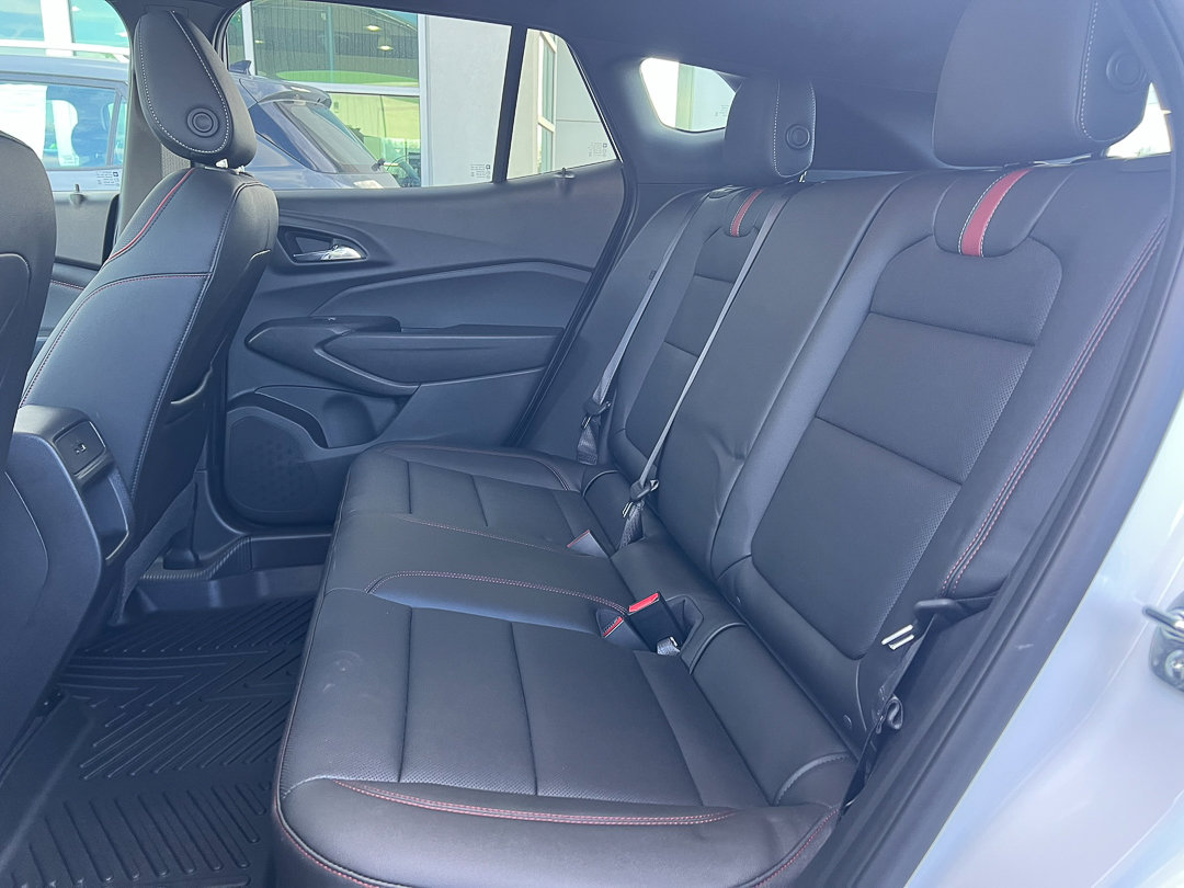 Used 2025 Chevrolet Trax RS w/ Sunroof Package image 25