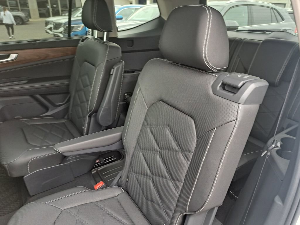 Used 2025 Volkswagen Atlas SE image 21