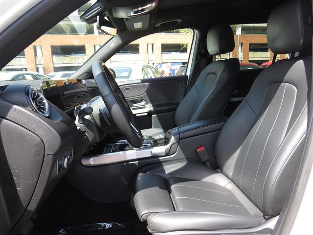 Used 2022 Mercedes-Benz GLB 250 4MATIC w/ Premium Package Lite image 13