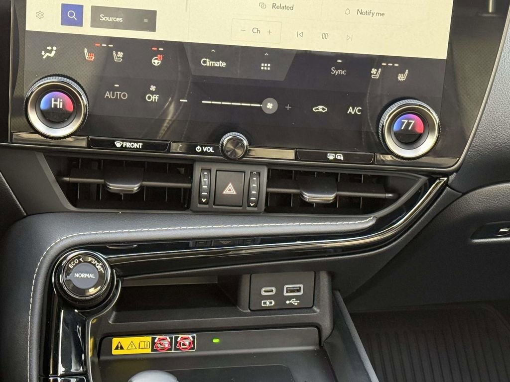 Used 2024 Lexus NX 300h AWD w/ Luxury Package image 19