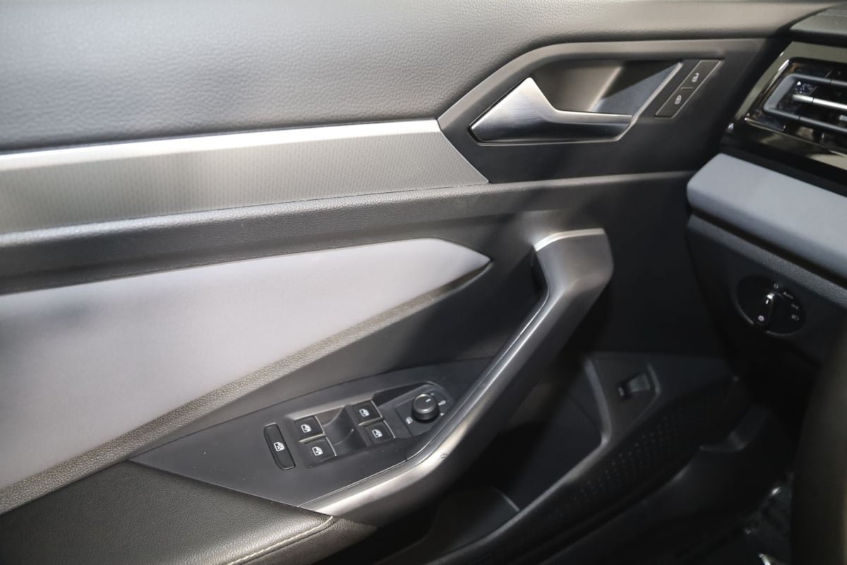 Used 2025 Volkswagen Jetta SE w/ Sunroof Package FWD image 29