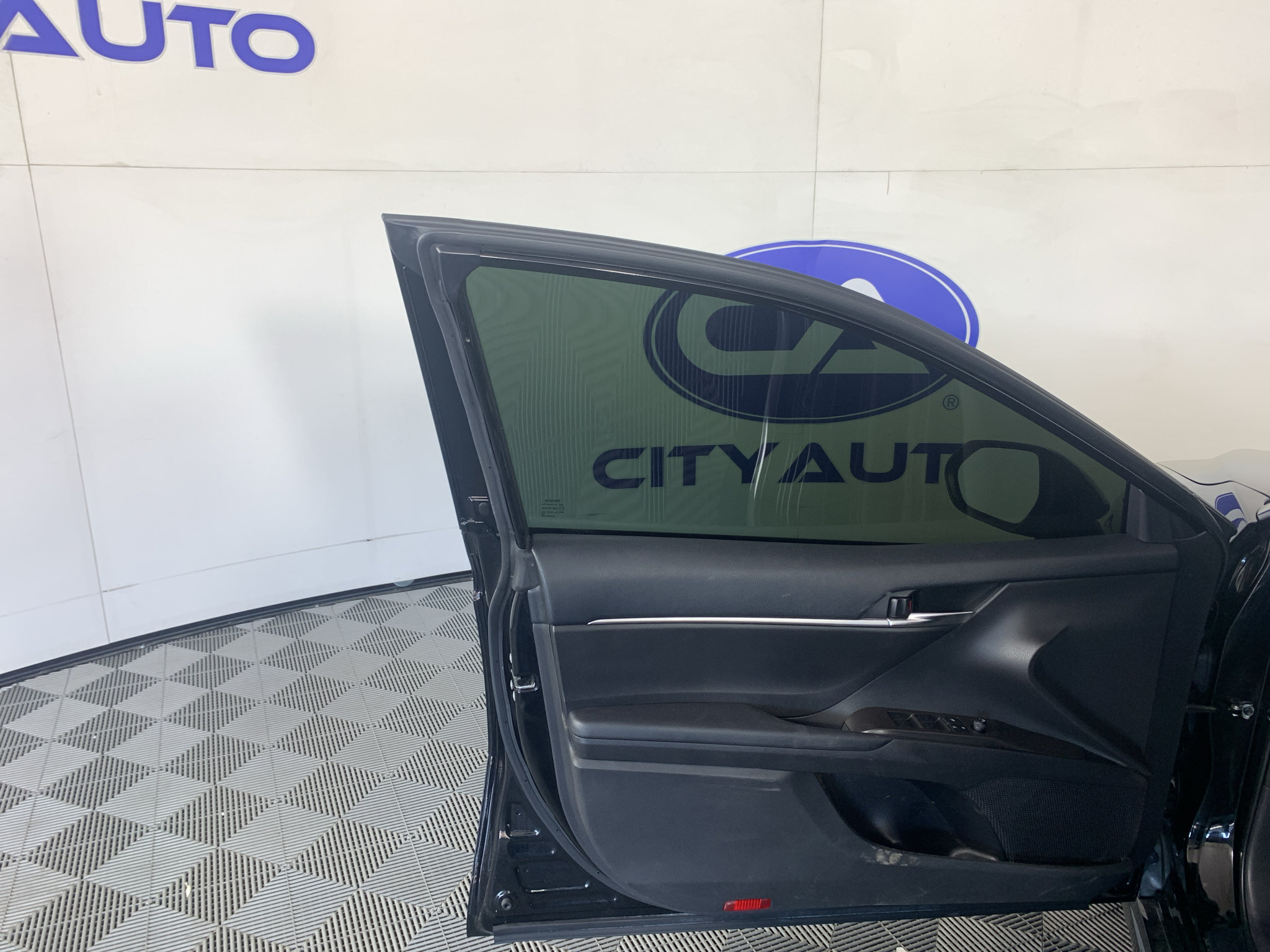 Used 2023 Toyota Camry SE FWD image 13