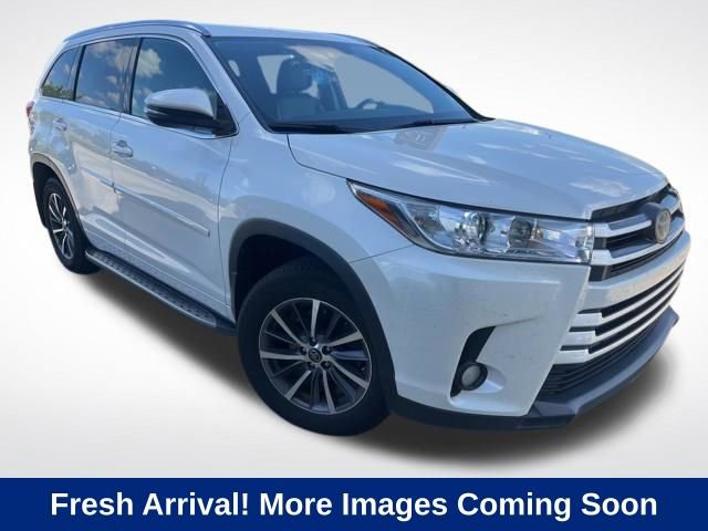 Used 2018 Toyota Highlander XLE image 1