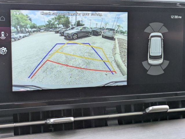 Used 2023 Kia Carnival EX image 13