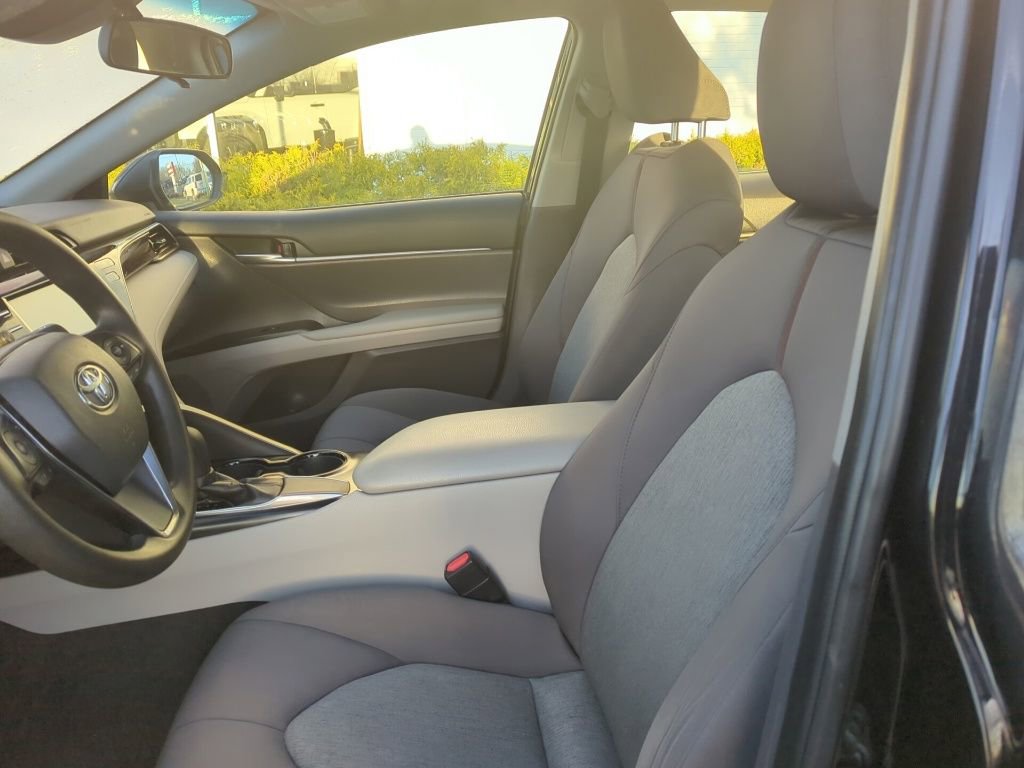 Used 2020 Toyota Camry LE image 6