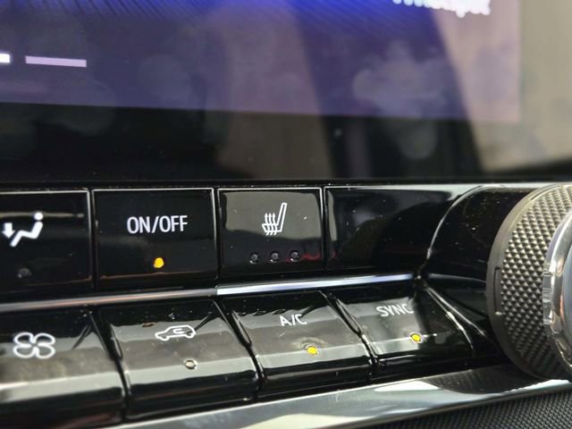 Used 2024 Chevrolet Colorado Z71 w/ Z71 Convenience Package 2 image 25