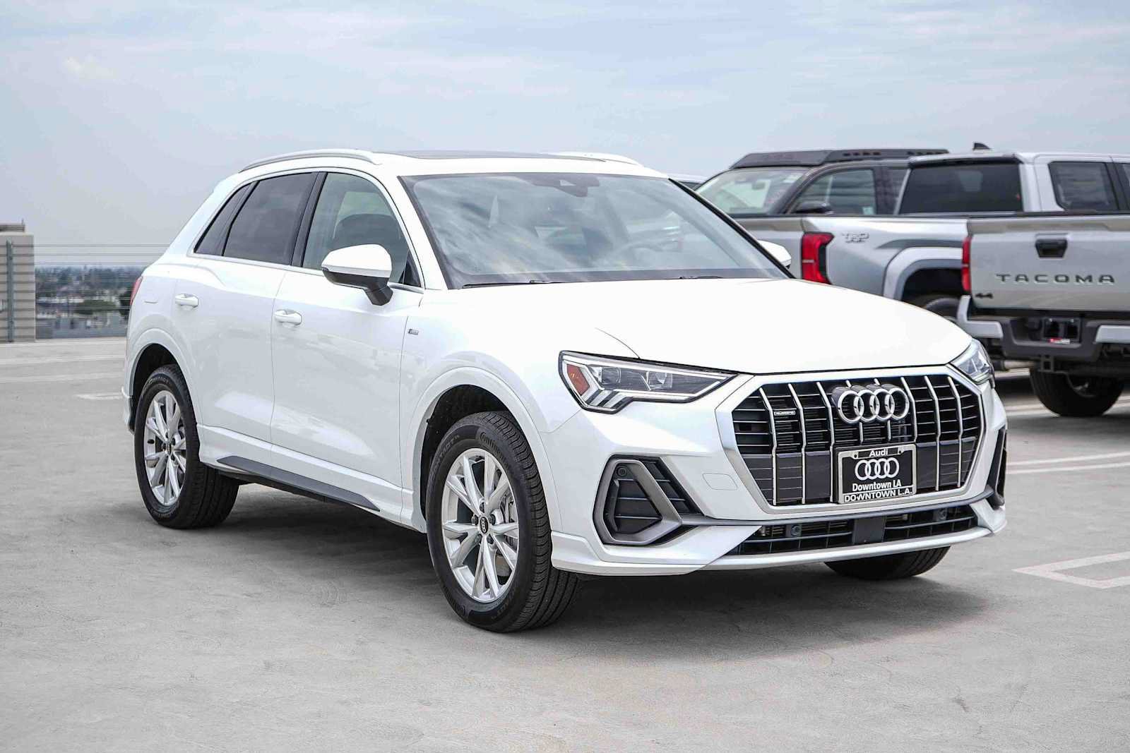 Used 2025 Audi Q3 2.0T Premium w/ Convenience Package AWD/4WD image 3