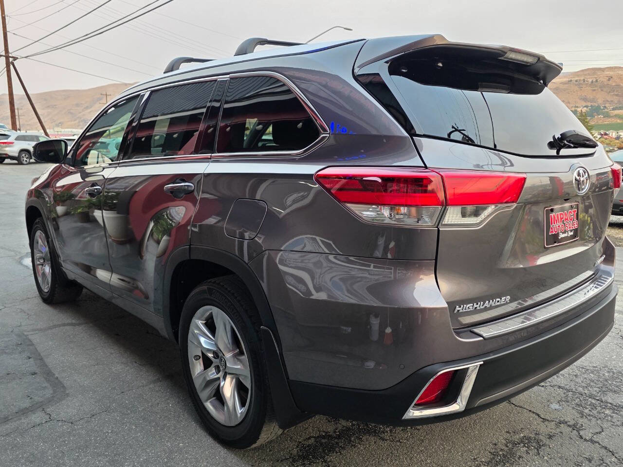 Used 2019 Toyota Highlander AWD V6 image 11