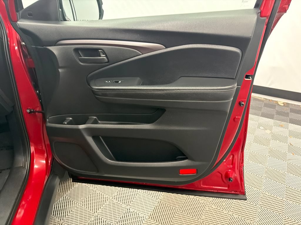 Certified 2025 Honda Passport EX-L image 16
