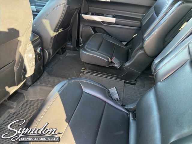 Used 2022 Ford Explorer XLT w/ Equipment Group 202A AWD/4WD image 16