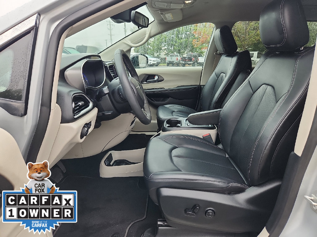 Used 2024 Chrysler Pacifica Touring-L FWD image 14