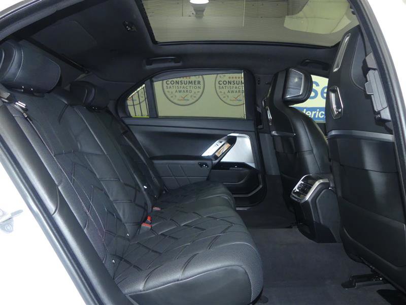 Used 2023 BMW i7 xDrive60 image 29