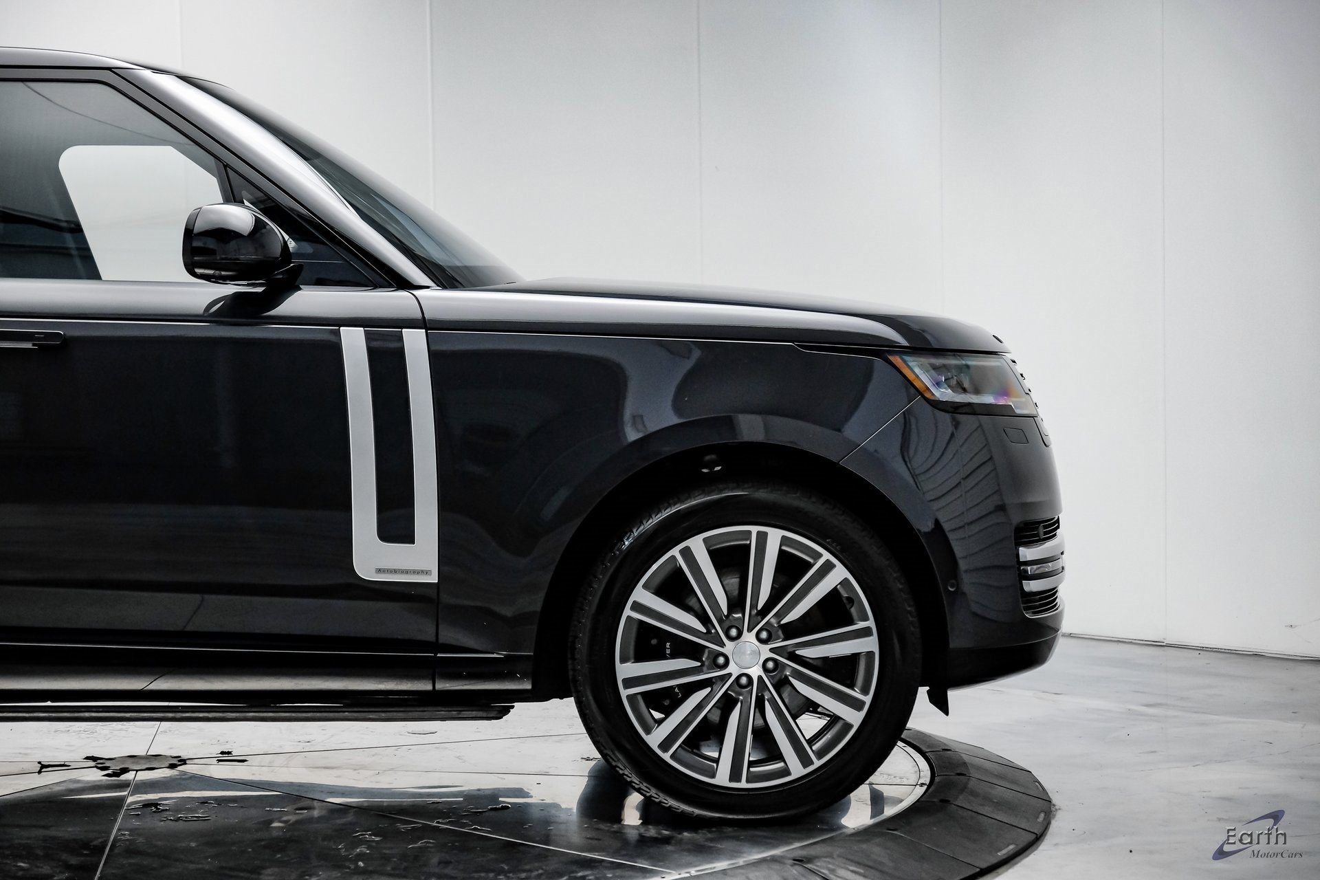 Used 2023 Land Rover Range Rover Autobiography image 18