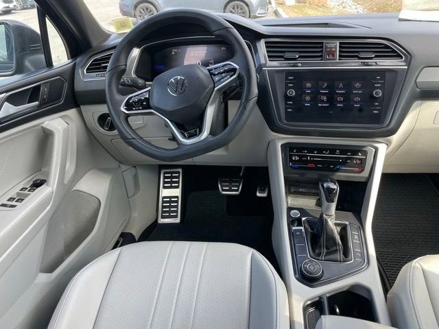 Used 2023 Volkswagen Tiguan SE R-Line AWD/4WD image 8