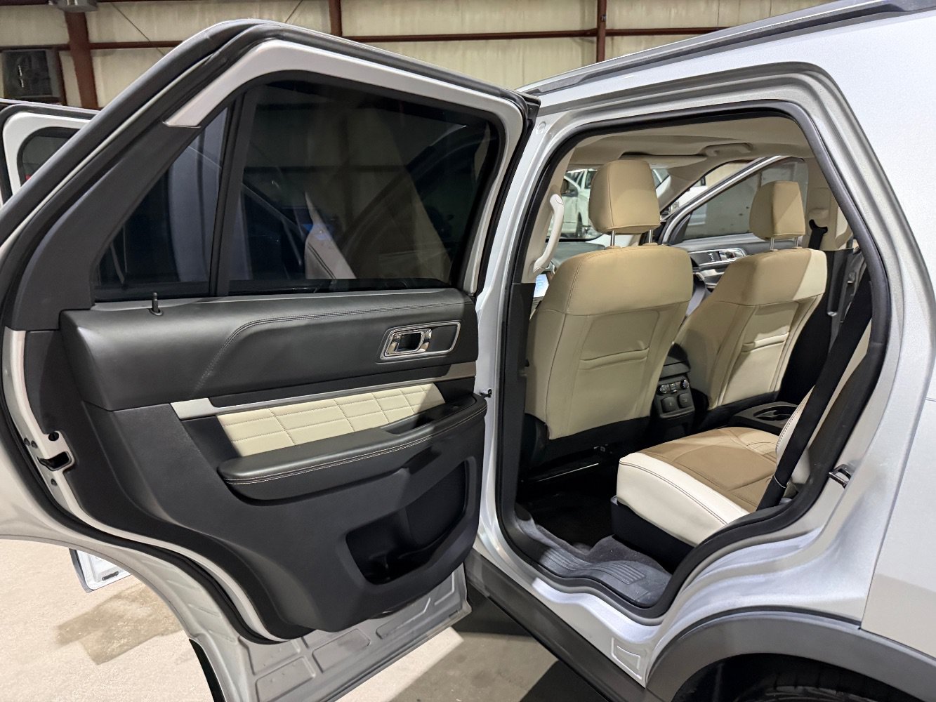 Used 2019 Ford Explorer Platinum AWD/4WD image 16