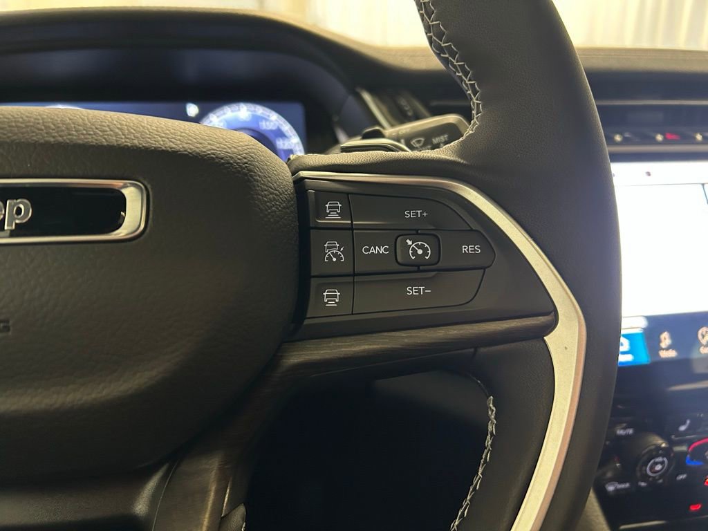 New 2025 Jeep Grand Cherokee Limited w/ Luxury Tech Group II image 11