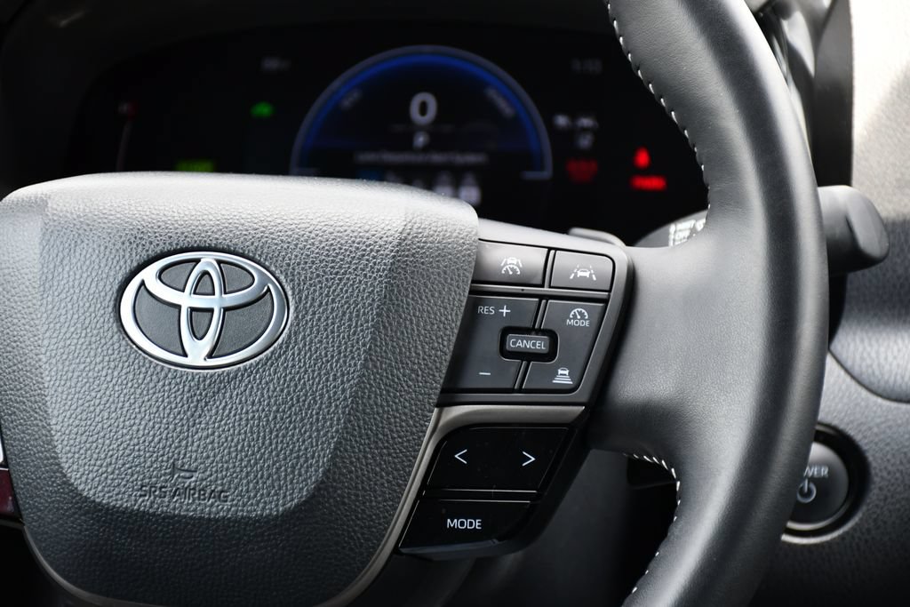 Used 2025 Toyota Camry SE FWD image 26