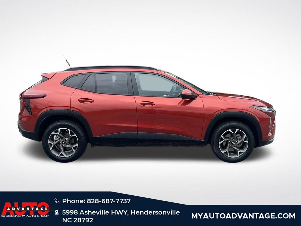 Used 2024 Chevrolet Trax LT w/ Driver Confidence Package FWD image 2
