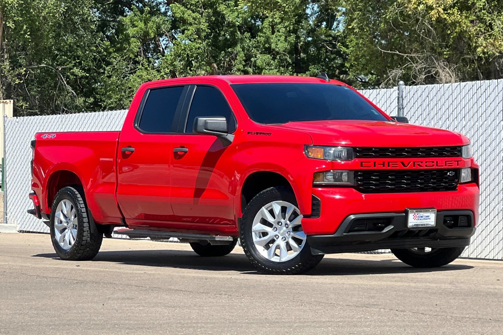 Used 2022 Chevrolet Silverado 1500 Custom w/ LPO, Dark Essentials Package AWD/4WD image 2