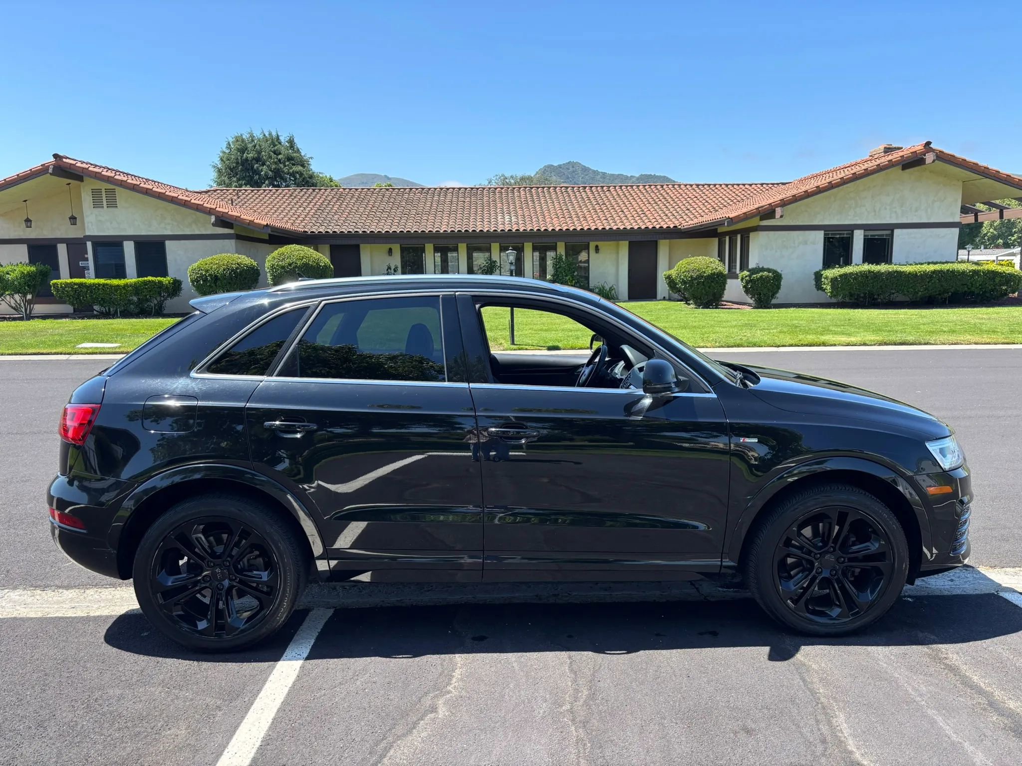 Used 2018 Audi Q3 2.0T Premium Plus w/ Premium Plus Package AWD/4WD image 3
