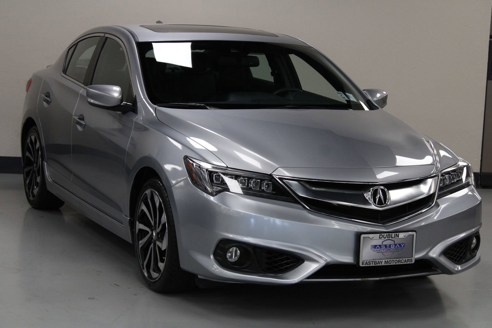 Used 2017 Acura ILX w/ Technology Plus & A-SPEC image 2