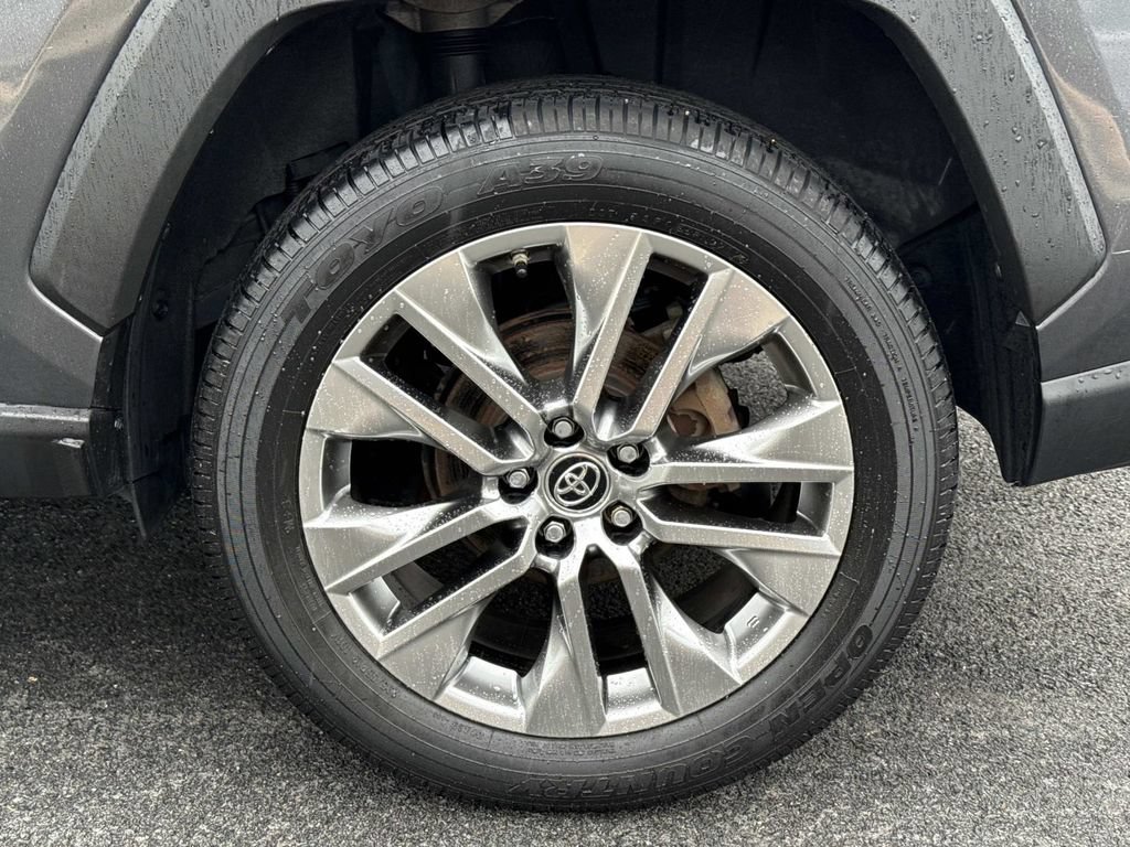 Used 2019 Toyota RAV4 XLE Premium w/ Cold Weather Package AWD/4WD image 6